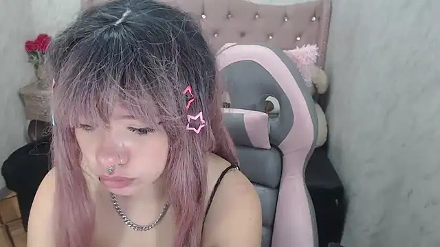 Snapshot of Emily_Wilde chatting on December 21, 2:41 am Emily Wilde online show from December 21, 2:41 am