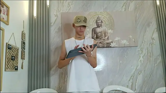 BEAUTY BOYS1 online show from February 12, 7:53 pm