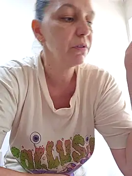 Snapshot of KamillaSpencer chatting on April 23, 1:13 pm KamillaSpencer online show from April 23, 1:13 pm