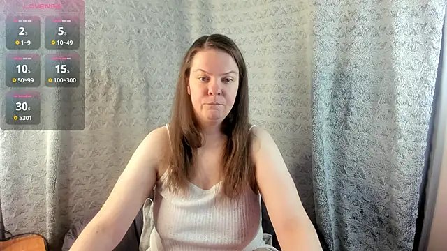 Snapshot of MiaLores chatting on February 12, 9:04 am MiaLores online show from February 12, 9:04 am