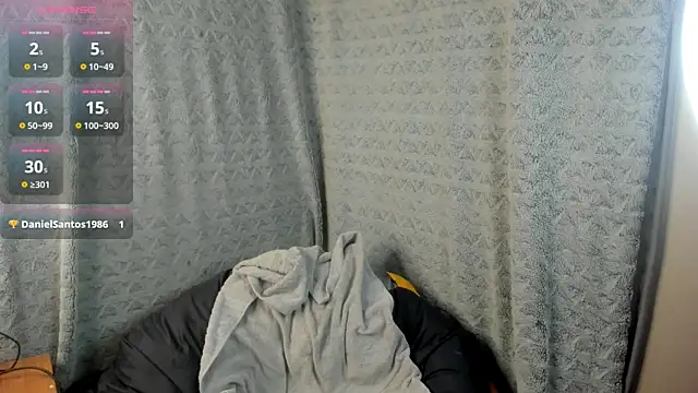 Snapshot of MiaLores chatting on March 6, 9:06 am MiaLores online show from March 6, 9:06 am