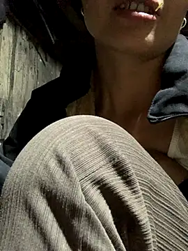 Snapshot of rosa-1200 chatting on October 31, 4:08 pm rosa-1200 online show from October 31, 4:08 pm