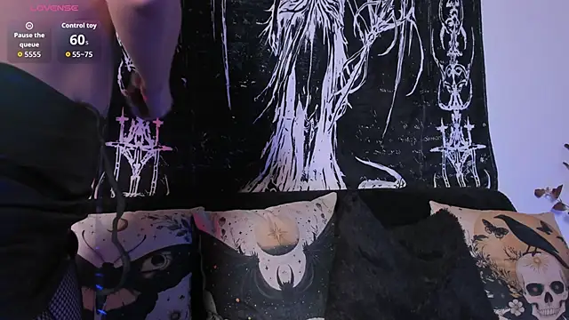 Snapshot of Seraphine_hell chatting on December 17, 4:29 am Seraphine hell online show from December 17, 4:29 am