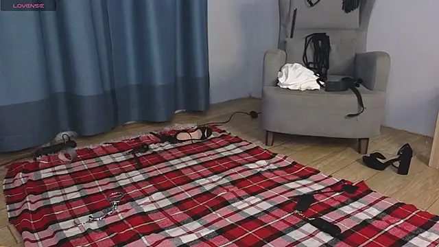 laracroftmansion online show from March 3, 5:19 pm