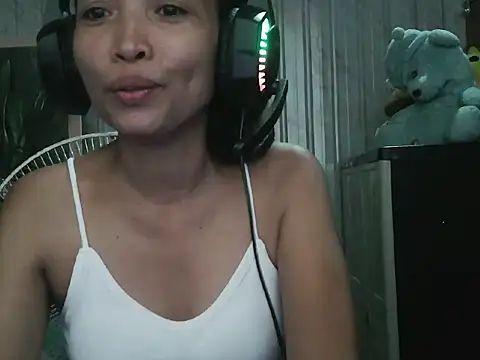 Snapshot of pinayhotii chatting on September 17, 7:43 am pinayhotii online show from September 17, 7:43 am