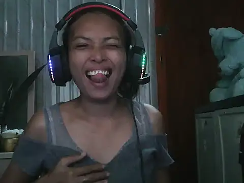 Snapshot of pinayhotii chatting on September 18, 10:23 pm pinayhotii online show from September 18, 10:23 pm