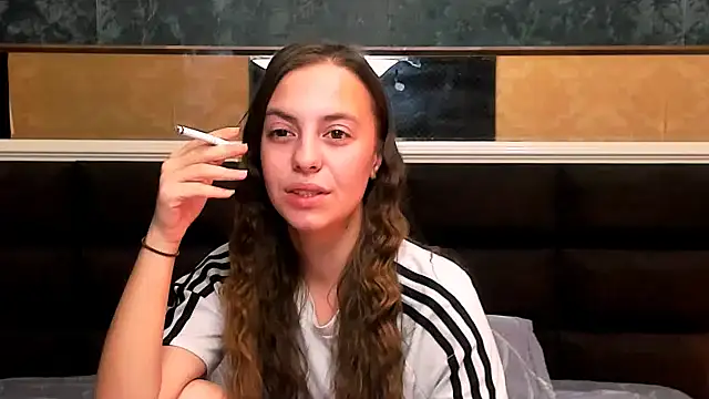 Snapshot of MillieTinny chatting on October 18, 3:09 am MillieTinny online show from October 18, 3:09 am