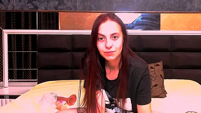 Snapshot of MillieTinny chatting on October 26, 5:52 pm MillieTinny online show from October 26, 5:52 pm