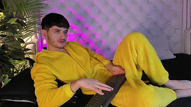 LiamMuller online show from December 3, 12:25 pm