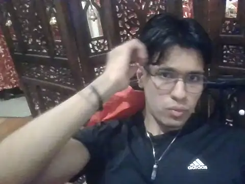 Snapshot of fizzy_biceps chatting on October 27, 7:51 pm fizzy biceps online show from October 27, 7:51 pm