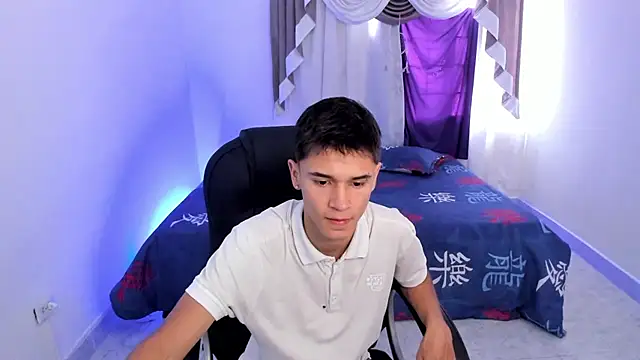 Snapshot of Aron_Boyy chatting on October 6, 7:44 pm Aron Boyy online show from October 6, 7:44 pm