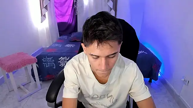 Snapshot of Aron_Boyy chatting on October 11, 7:56 pm Aron Boyy online show from October 11, 7:56 pm