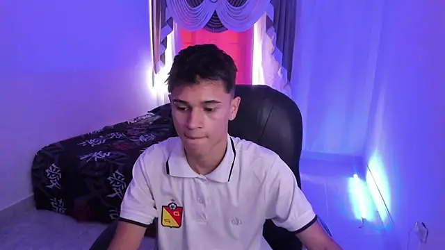 Aron Boyy online show from December 18, 7:20 pm