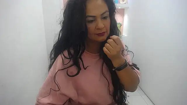 FunnyMatureXxX online show from December 14, 6:23 pm