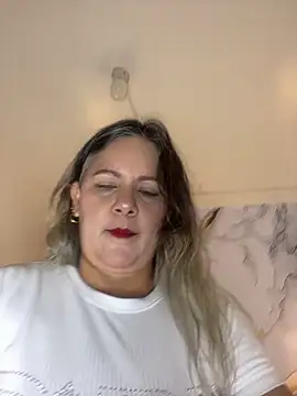 Snapshot of Lucy_Milf_474 chatting on February 14, 12:13 pm Lucy Milf 474 online show from February 14, 12:13 pm