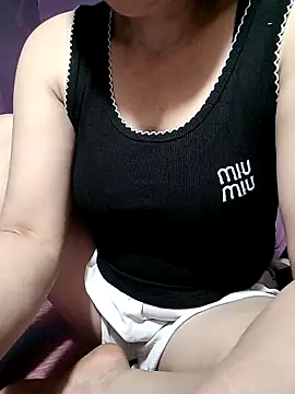 Surrilove online show from April 4, 5:10 pm