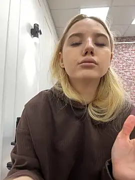 Sky Cutie online show from October 31, 4:57 am