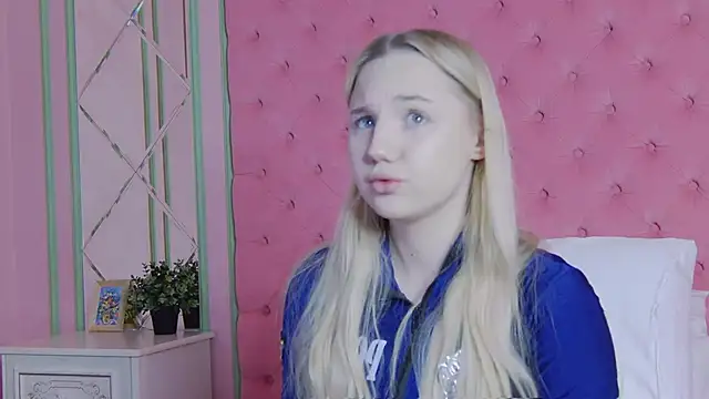 Snapshot of Sky_Cutie chatting on February 27, 5:07 am Sky Cutie online show from February 27, 5:07 am