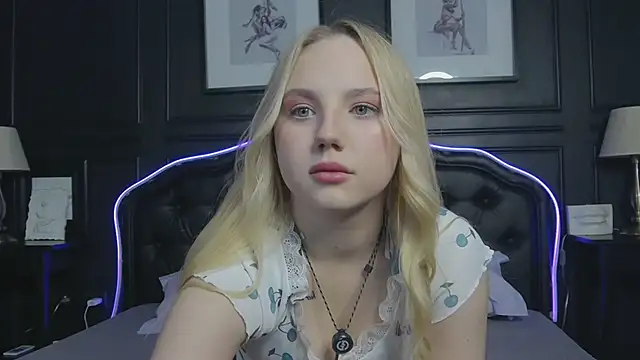 Snapshot of Sky_Cutie chatting on March 3, 4:40 am Sky Cutie online show from March 3, 4:40 am