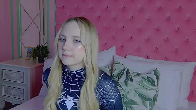 Snapshot of Sky_Cutie chatting on March 23, 5:11 am Sky Cutie online show from March 23, 5:11 am