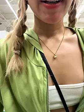 Snapshot of SweetBunnyGF chatting on September 24, 11:08 pm SweetBunnyGF online show from September 24, 11:08 pm