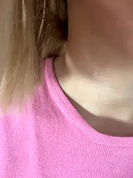 Snapshot of SweetBunnyGF chatting on December 18, 12:49 am SweetBunnyGF online show from December 18, 12:49 am