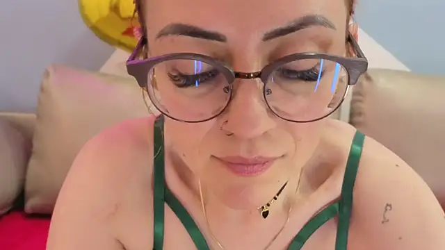 Victoria Fallon online show from October 9, 8:07 pm