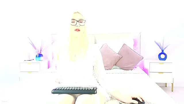 Snapshot of Jules_night chatting on October 11, 9:46 pm Jules night online show from October 11, 9:46 pm