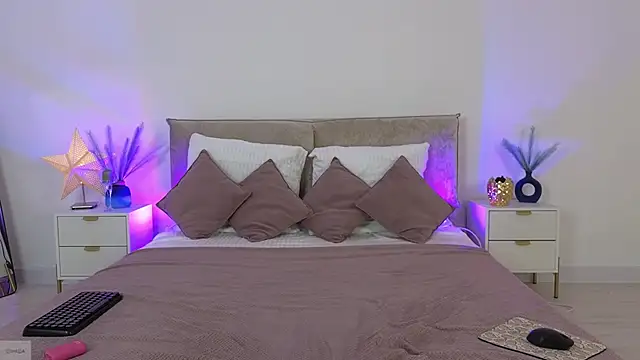 Snapshot of Jules_night chatting on November 8, 9:24 pm Jules night online show from November 8, 9:24 pm