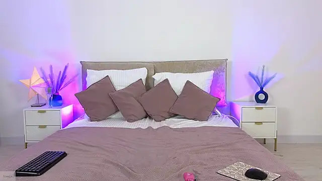 Snapshot of Jules_night chatting on November 9, 9:13 pm Jules night online show from November 9, 9:13 pm