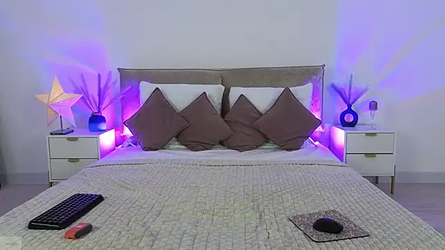 Snapshot of Jules_night chatting on November 14, 9:57 pm Jules night online show from November 14, 9:57 pm