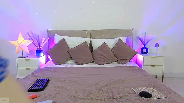 Snapshot of Jules_night chatting on November 19, 9:26 pm Jules night online show from November 19, 9:26 pm