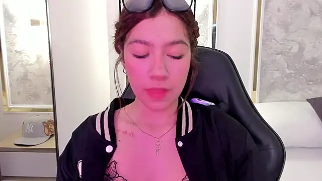 doll eyees  online show from September 24, 2:26 am