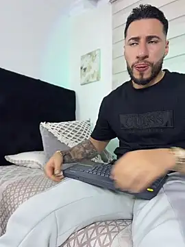 Snapshot of Thiago_Hill chatting on June 20, 7:22 am Thiago Hill online show from June 20, 7:22 am