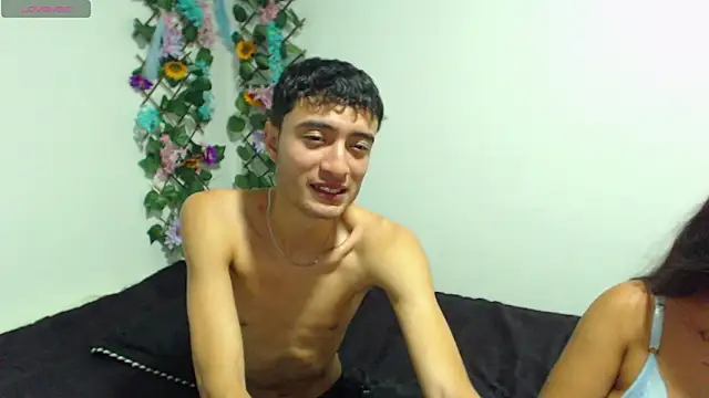 camiYwY online show from December 19, 6:53 am