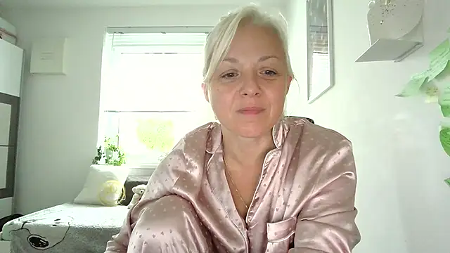 Linsy Kim online show from September 16, 5:41 am