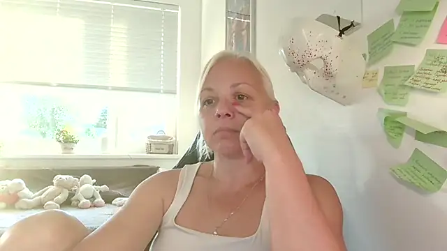 Linsy Kim online show from September 21, 4:41 pm