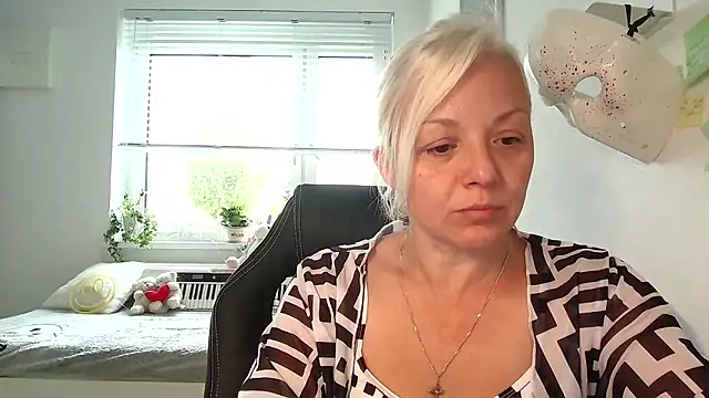 Linsy Kim online show from September 23, 7:55 am