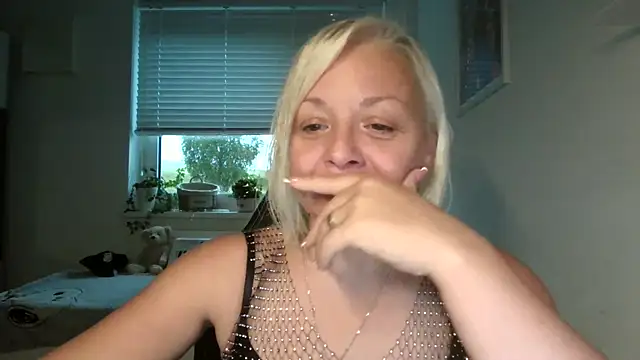 Linsy Kim online show from October 7, 5:37 am