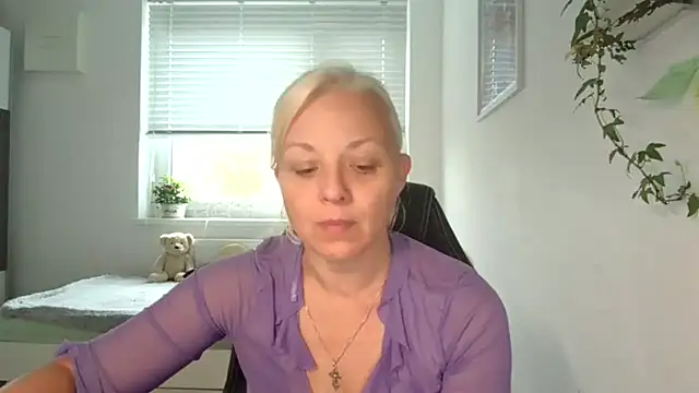 Linsy Kim online show from October 15, 6:46 am