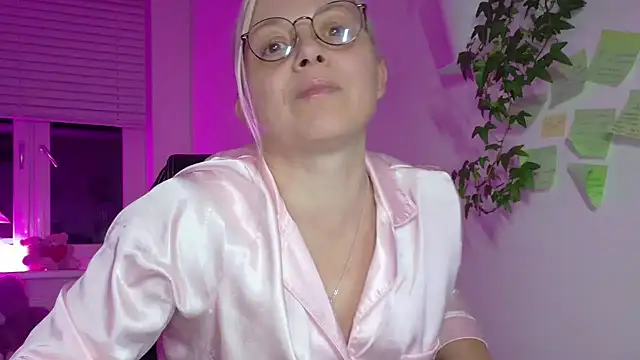 Linsy Kim online show from March 12, 8:37 pm