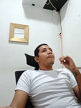 Snapshot of JoaoSalgado chatting on June 11, 4:32 am JoaoSalgado online show from June 11, 4:32 am