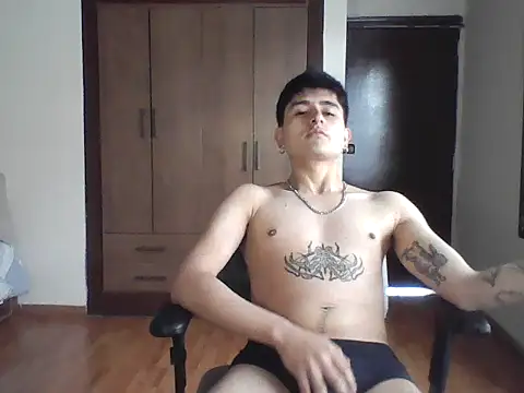 Snapshot of Etolasim chatting on October 18, 9:15 pm Etolasim online show from October 18, 9:15 pm