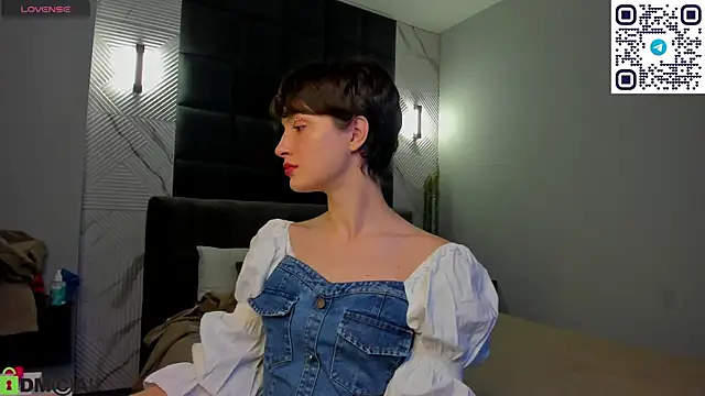 Adeline Perle online show from September 10, 12:21 am