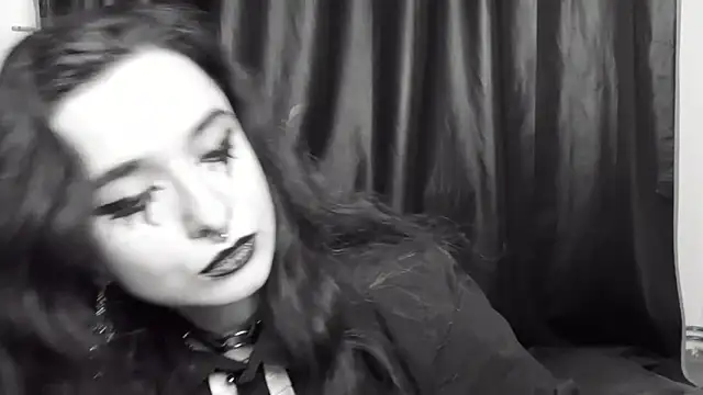 Snapshot of dreamin_blaze chatting on November 28, 8:17 am dreamin blaze online show from November 28, 8:17 am