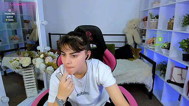 Cocoa Sins online show from October 18, 6:05 am