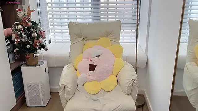 Snapshot of BlueBaby-77 chatting on October 9, 4:21 am BlueBaby-77 online show from October 9, 4:21 am