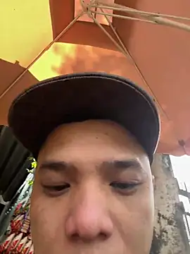 Snapshot of letruong6879 chatting on April 4, 4:00 am letruong6879 online show from April 4, 4:00 am