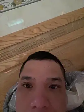 Snapshot of letruong6879 chatting on April 5, 10:23 am letruong6879 online show from April 5, 10:23 am