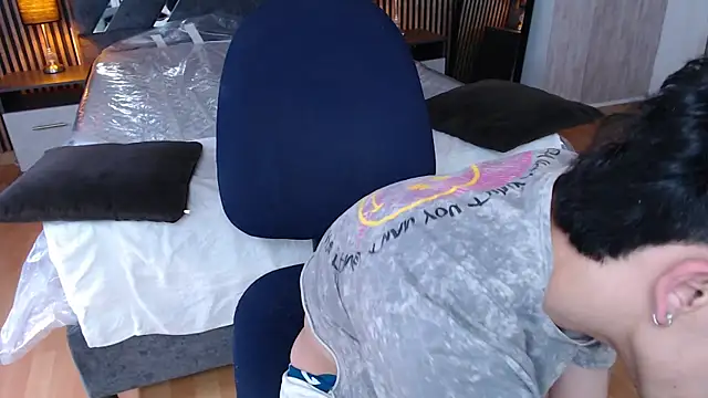 aaronjames1 online show from September 10, 9:37 pm